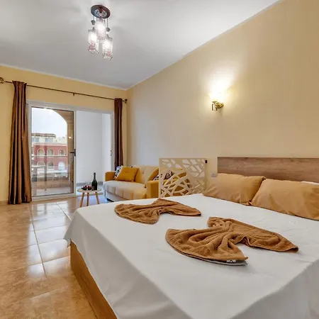 Studia Florenza Khamsin
